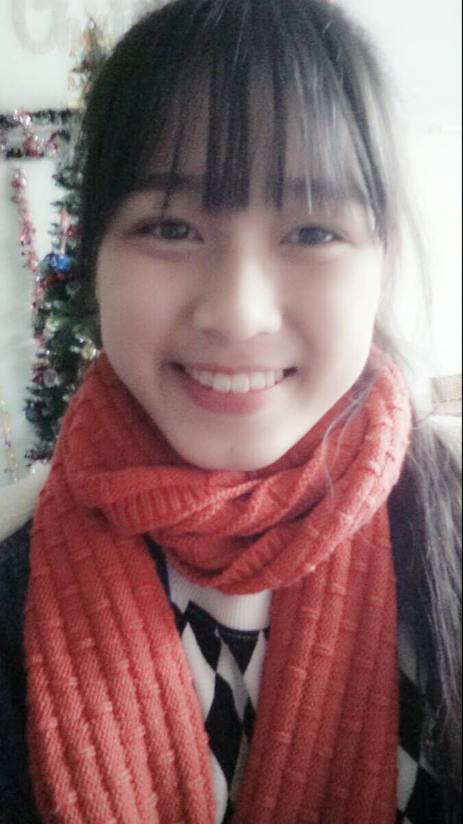 Thời còn học cấp 2,3, cô gái Thanh Hóa hay để tóc mái lưa thưa, đeo kẹp nơ nữ tính.