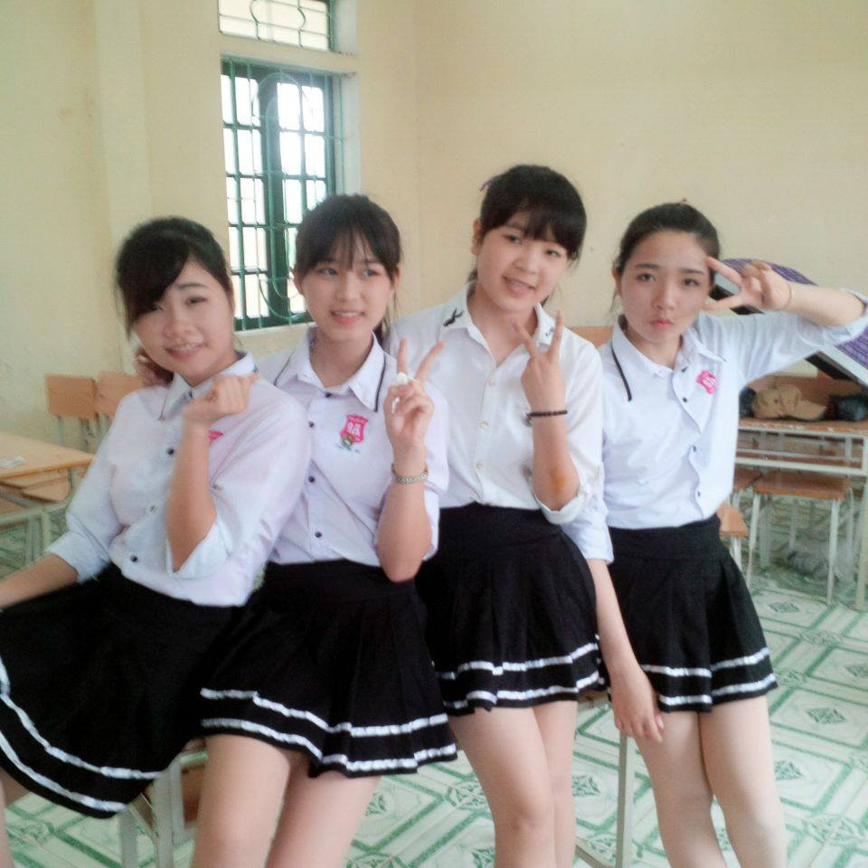 Đỗ Thị Hà (thứ hai từ trái sang) tự nhận mình vui vẻ, hoạt bát.