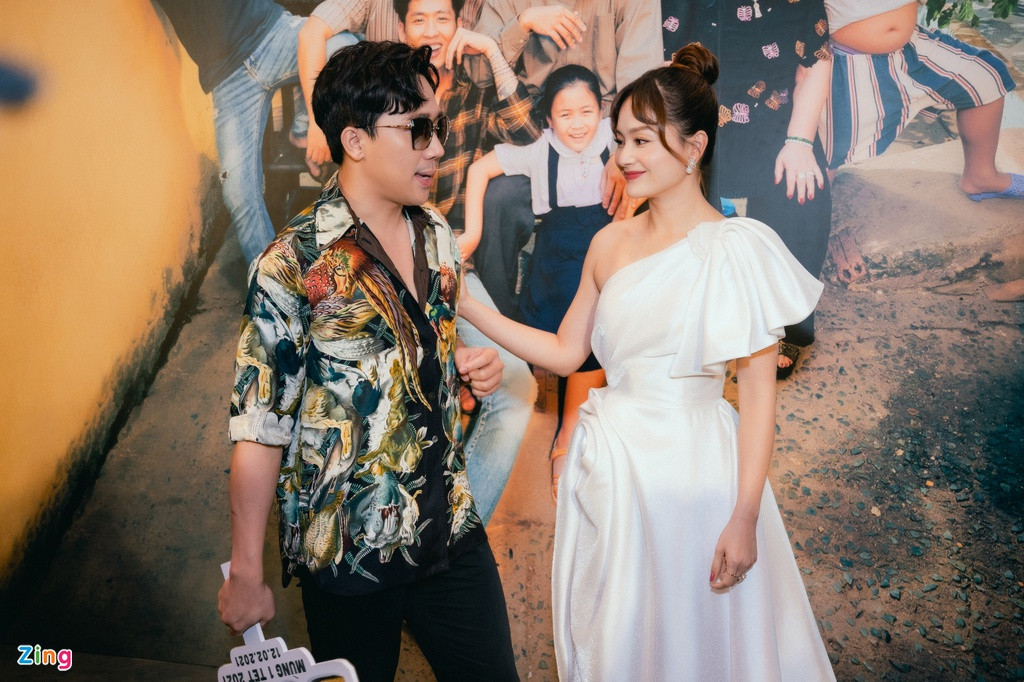 Lan Phương lần đầu hợp tác với Trấn Thành trong một dự án phim điện ảnh. Nữ diễn viên tâm sự cô và nam đồng nghiệp từng đóng chung nhiều tiểu phẩm khi còn học trong trường Sân khấu Điện ảnh TP.HCM, một số vở kịch nói tiếng Anh ở sân khấu Phú Nhuận. Tuy nhiên, cả hai không thân thiết do Lan Phương không hiểu Trấn Thành. "Bây giờ, gần gũi với Thành nhiều hơn, tôi nhận ra bạn ấy tốt bụng và rất giỏi chuyên môn. Thành giúp tôi nhìn ra những điểm mà bản thân chưa từng thấy", cô nói.