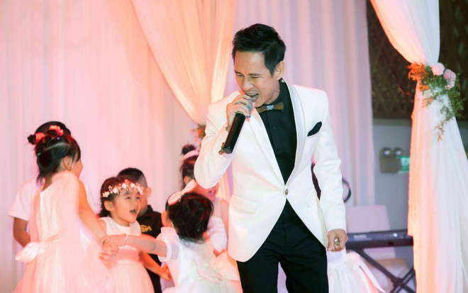 Chúc mừng hạnh phúc của cháu, Lý Hải lên sân khấu thể hiện một số ca khúc vui, sôi động về tình yêu. Những năm gần đây, giọng ca Trọn đời bên em tập trung đạo diễn, sản xuất phim điện ảnh, tạm dừng ca hát.