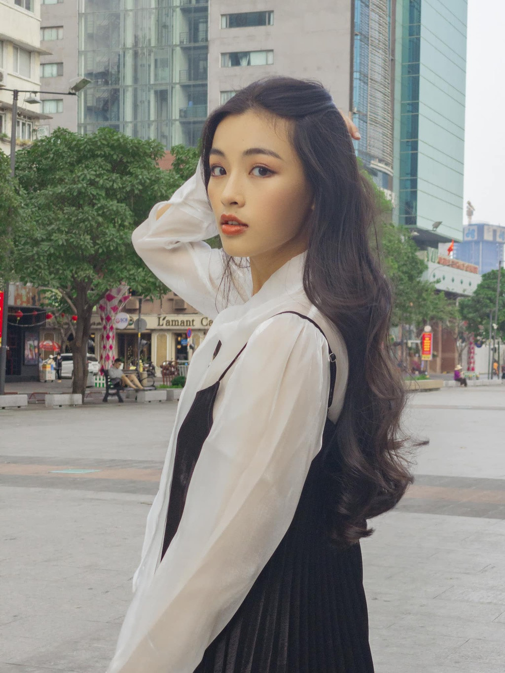 Phim Em và Trịnh xoay quanh câu chuyện về cuộc đời và sự nghiệp của cố nhạc sĩ Trịnh Công Sơn, kéo dài 20 năm (từ 20 tuổi đến 40 tuổi).