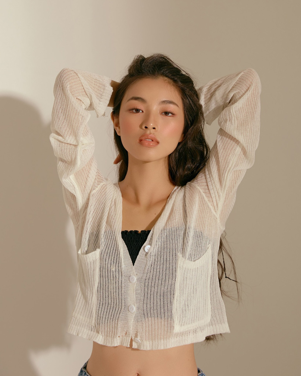 Phim Em và Trịnh được bấm máy vào đầu tháng 11, dự kiến ra mắt ngày 1/4/2021 - nhân dịp kỷ niệm 20 năm ngày mất của nhạc sĩ Trịnh Công Sơn. Tác phẩm có kinh phí 40 tỷ đồng, đạo diễn là Phan Gia Nhật Linh, với sự cố vấn của đạo diễn Nguyễn Quang Dũng. Ảnh: NVCC.