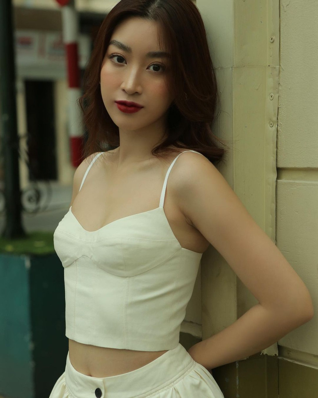 Về nhan sắc, Kỳ Duyên được cho là thắng không thuyết phục trong cuộc thi năm 2014. Nhưng học vấn của cô được đánh giá cao. Người đẹp đậu Đại học Ngoại thương - một trong những trường đại học hàng đầu cả nước - với số điểm 25. Cô từng học lớp chuyên Pháp tại trường chuyên Lê Hồng Phong, Nam Định.