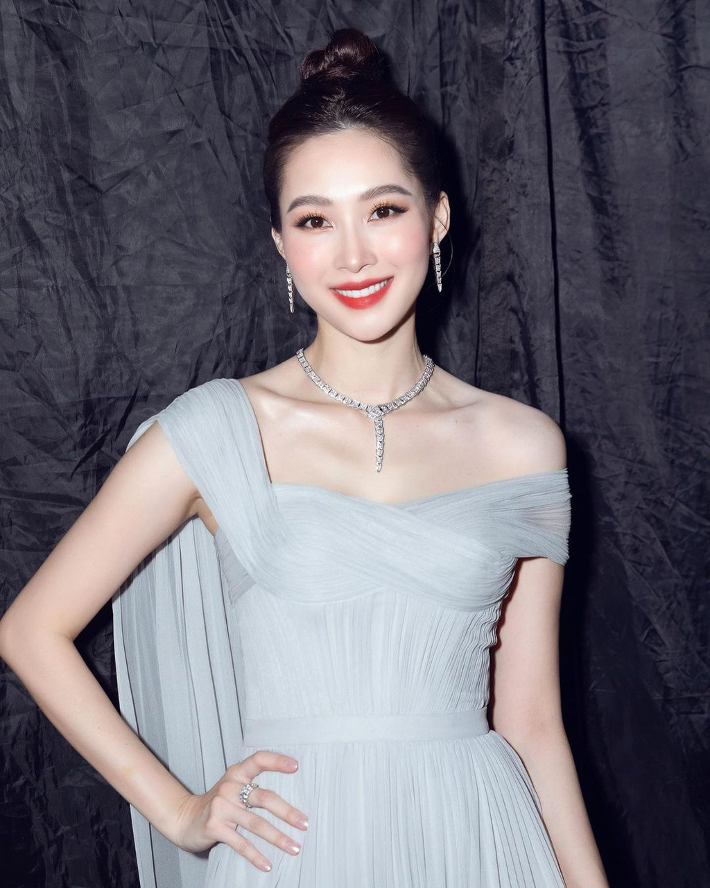 Đặng Thu Thảo cao 1,73 m, số đo ba vòng thay đổi sau thời gian dài. Nay, cô không xuất hiện nhiều ở sự kiện showbiz mà tập trung chăm sóc gia đình nhỏ.