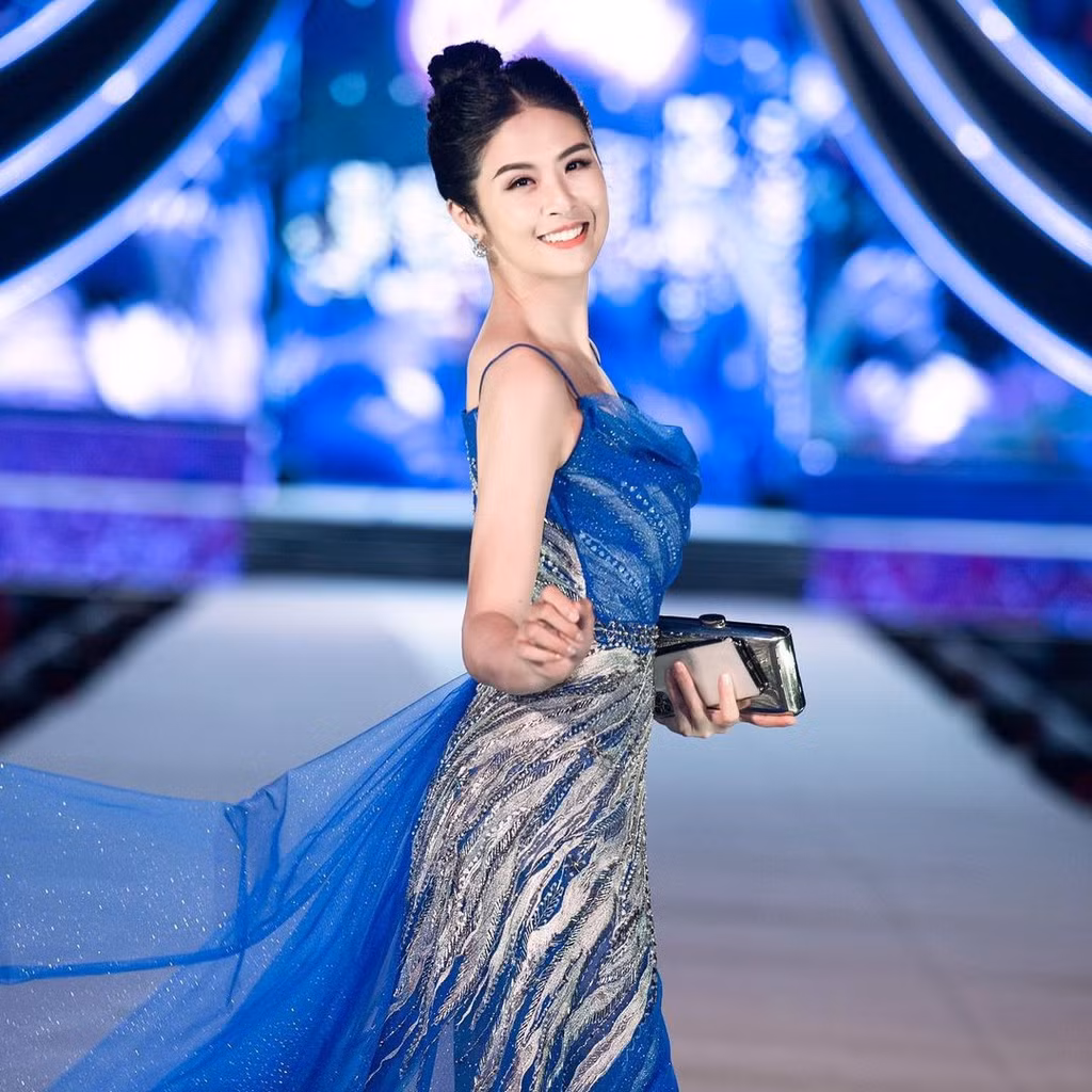 Khi hết nhiệm kỳ, Ngọc Hân quyết định theo đuổi con đường thiết kế áo dài và trình làng nhiều bộ sưu tập được giới mộ điệu khen ngợi. Ảnh: Instagram.