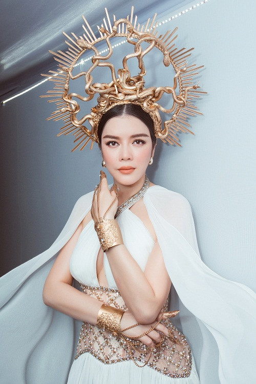 Khi xuất hiện trên thảm đỏ, Lý Nhã Kỳ khiến nhiều người phải trầm trồ bởi nhan sắc trẻ trung, phong cách thời trang ấn tượng.