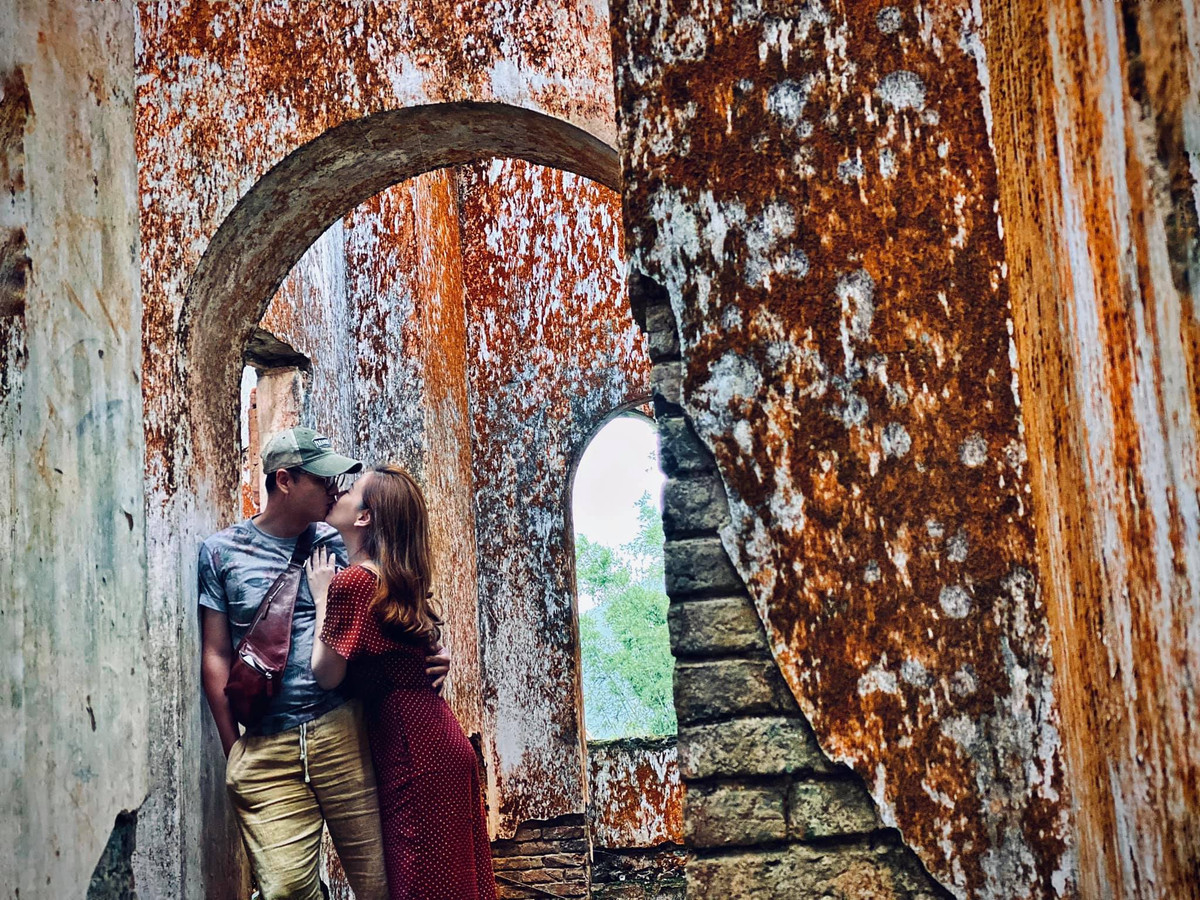 Vợ chồng Đan Lê, Khải Anh đăng ảnh mặn nồng.