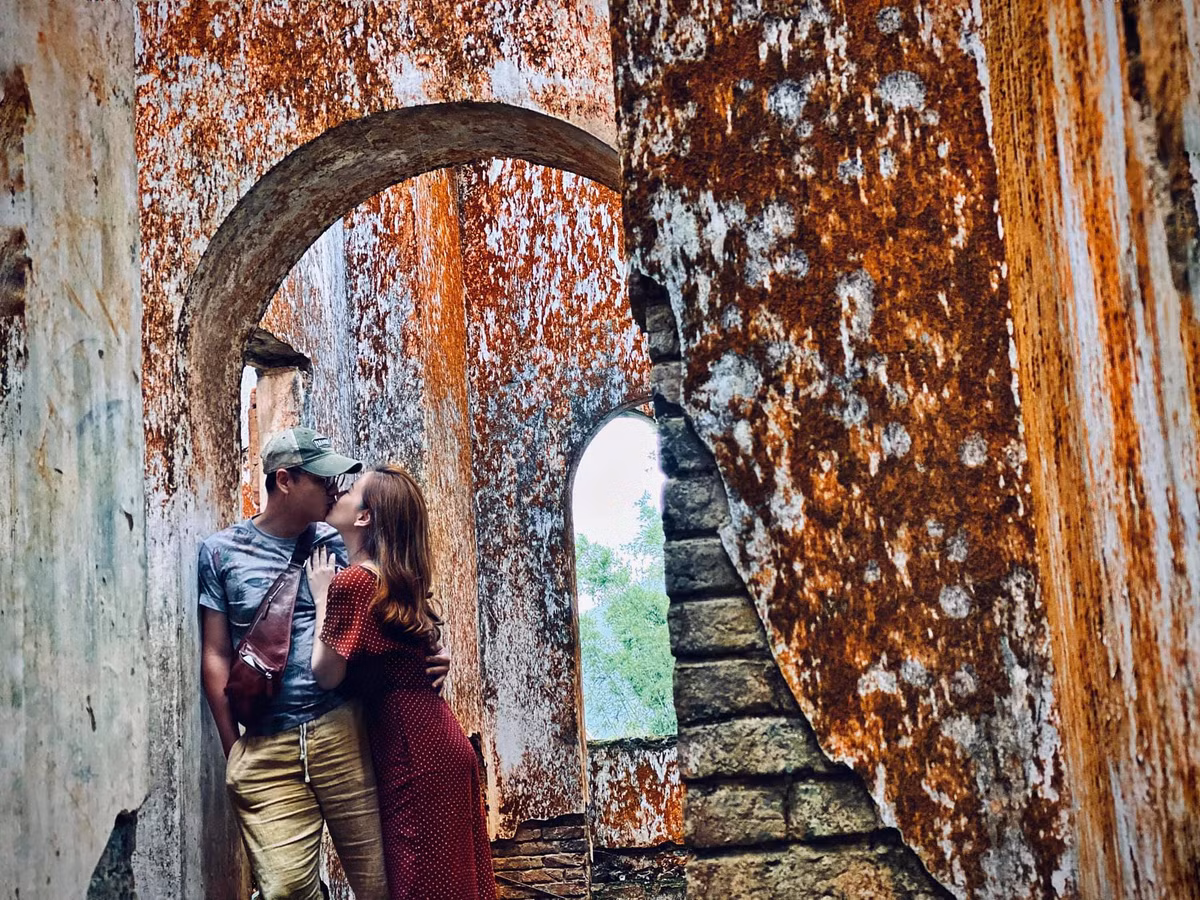 Vợ chồng Đan Lê, Khải Anh đăng ảnh mặn nồng.