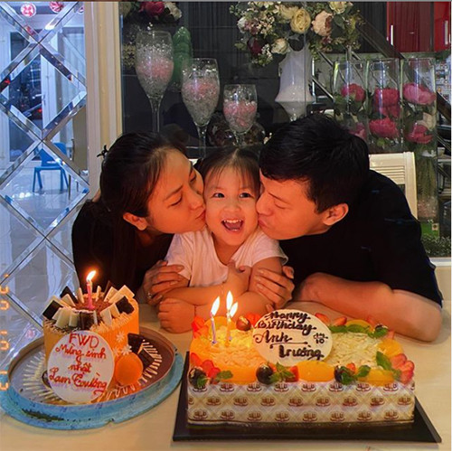 Ca sĩ Lam Trường đón sinh nhật bên vợ và con gái.