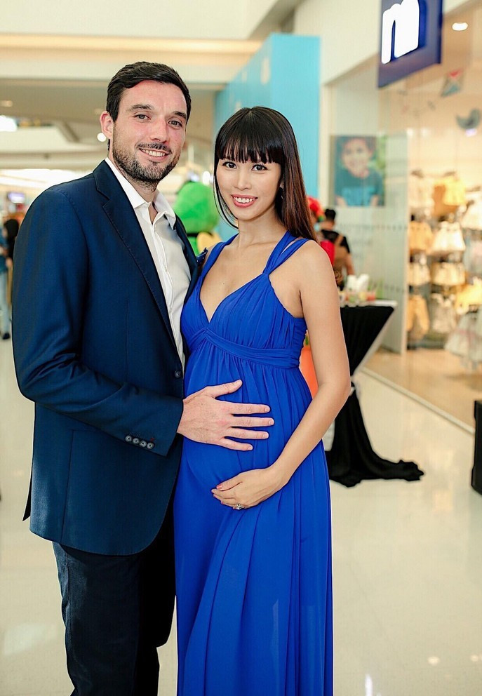 Sau 4 năm bên nhau, cả 2 xây dựng tổ ấm hạnh phúc với cô con gái kháu khỉnh.