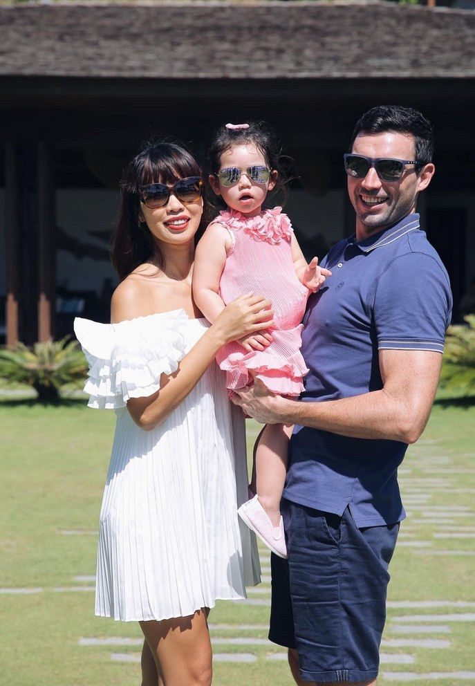 Ông xã siêu mẫu cho rằng ở bên Hà Anh, anh được trải nghiệm nhiều điều mới lạ.