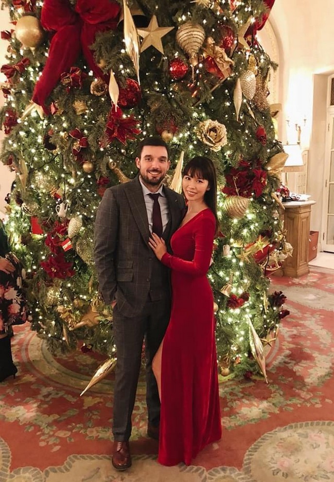 Ông xã Hà Anh sở hữu chiều cao hơn 1m80, gương mặt điển trai và nụ cười cuốn hút.