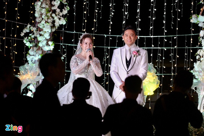 “Quý Bình cho tôi niềm tin vào hôn nhân. Tôi rất hạnh phúc vì điều này”, cô dâu xúc động nói về tình yêu với chồng.