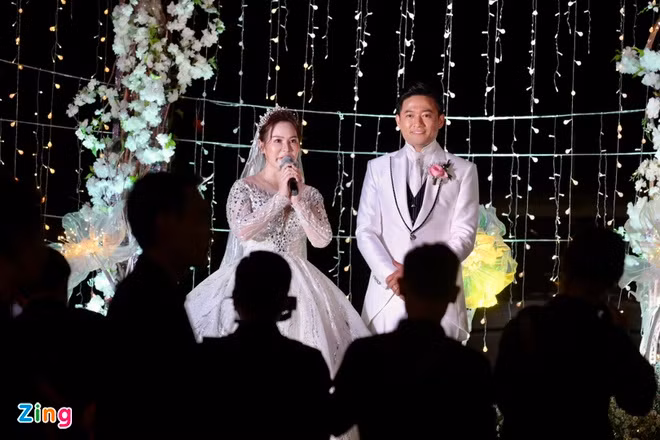 “Quý Bình cho tôi niềm tin vào hôn nhân. Tôi rất hạnh phúc vì điều này”, cô dâu xúc động nói về tình yêu với chồng.