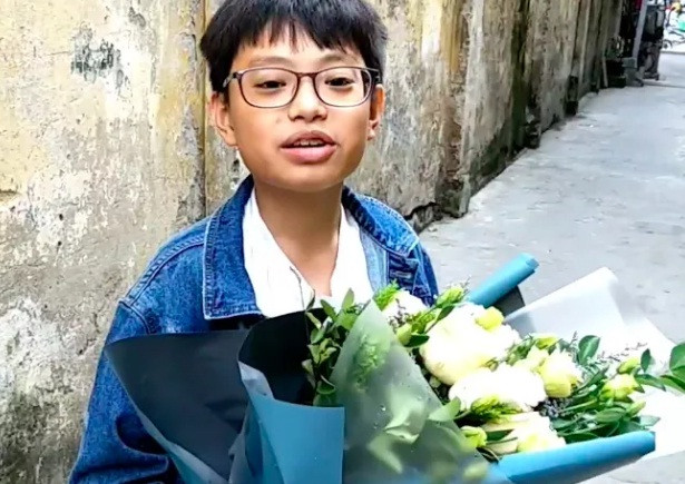 “Cuoi ngat” qua 20/11 kem loi chuc co giao cua con trai Xuan Bac