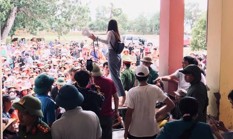 Thuy Tien giai thich ly do noi phat 10 trieu, noi cho 2 trieu