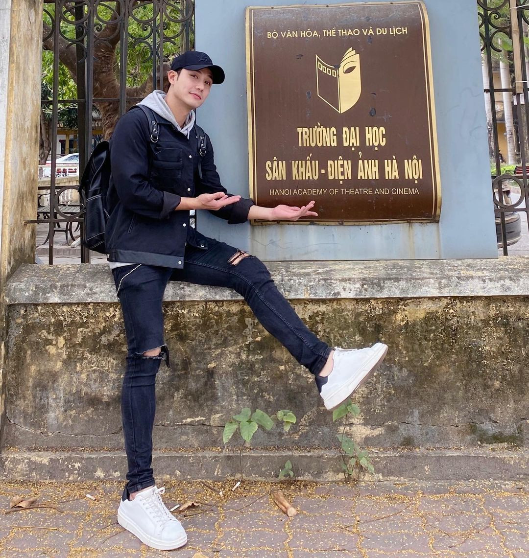 "Có đôi khi, người phù hợp nhất với bạn lại chính là người mà bạn không ngờ đến nhất", Quỳnh Kool chụp ảnh tình cảm với bạn diễn.