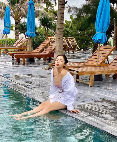 Đặc biệt, sau khi tuyên bố đã nâng cấp vòng 1 mỹ nhân sinh năm 1996 luôn có những bộ ảnh đốt mắt người xem.