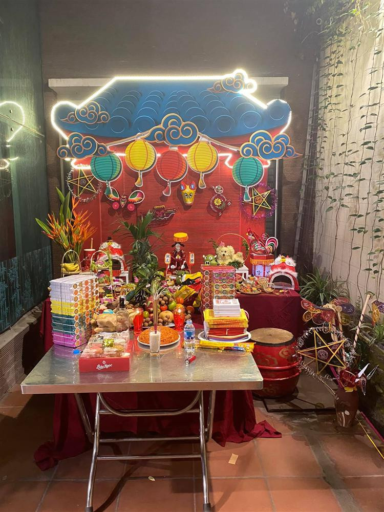 Ngoc Thach lan dau xuat hien cung chong sau nghi van ran nut