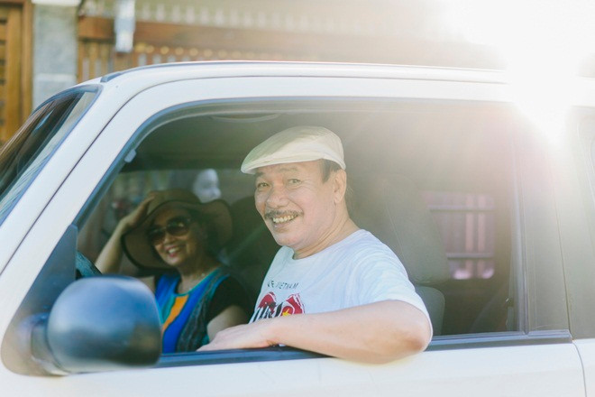 Nhac si Tran Tien vui ve dan hat trong luc dang duong benh-Hinh-2