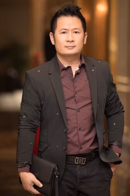 Đặc biệt, buổi họp báo có sự xuất hiện của ca sĩ Bằng Kiều. Anh sẽ tham gia biểu diễn trong đêm bán kết.