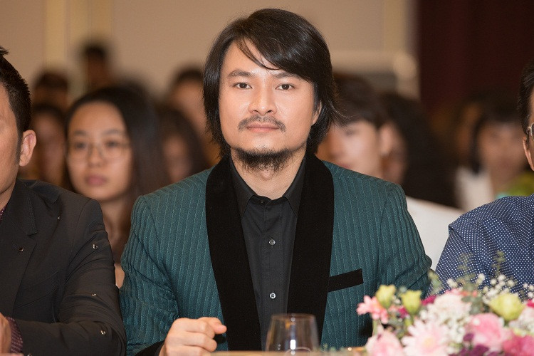 Tổng đạo diễn Hoàng Nhật Nam. Đêm bán kết Hoa hậu Việt Nam 2020 sẽ được tổ chức vào ngày 10/10, tại Hà Nội.