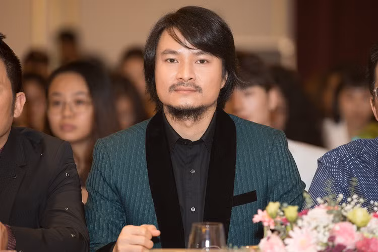 Tổng đạo diễn Hoàng Nhật Nam. Đêm bán kết Hoa hậu Việt Nam 2020 sẽ được tổ chức vào ngày 10/10, tại Hà Nội.