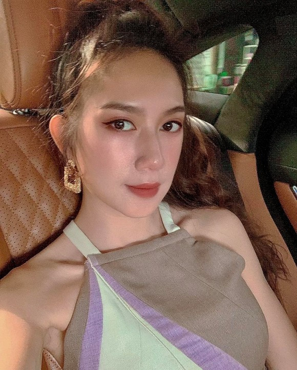 Minh Hà chia sẻ: "Đám hỏi cháu mình. Chúc hai đứa trăm năm hạnh phúc nhé".