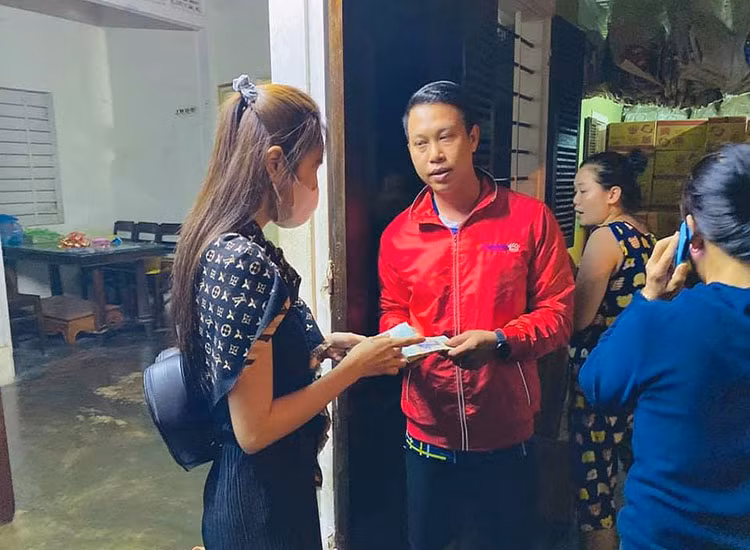 e-Magazine: “Thủy Tiên, em đúng là bà Tiên“! - Hình 5 e-Magazine: “Thuy Tien, em dung la ba Tien“!-Hinh-5