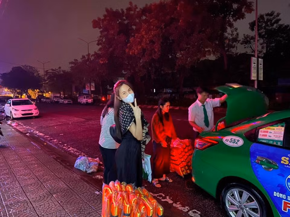 e-Magazine: “Thủy Tiên, em đúng là bà Tiên“! - Hình 4 e-Magazine: “Thuy Tien, em dung la ba Tien“!-Hinh-4