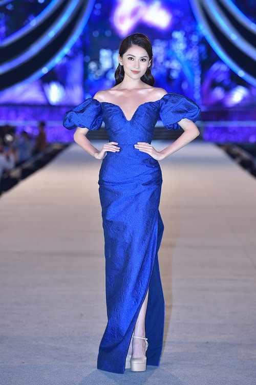 Á hậu Thùy Dung xinh đẹp với thiết kế tôn dáng.