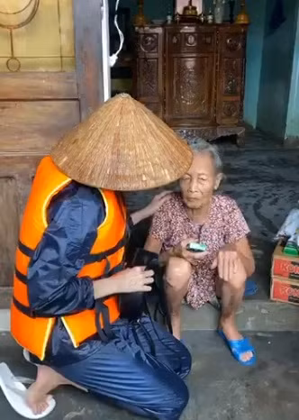 Thuy Tien doi non, loi nuoc toi gan bung di cuu tro tung nha-Hinh-4