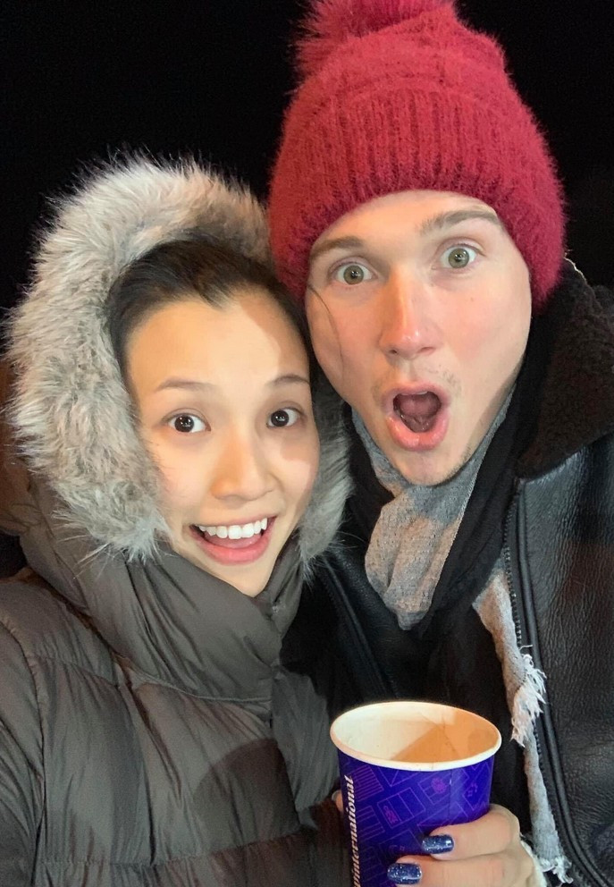 Trong thời gian đầu sau khi kết hôn, cô tiếp tục ở Việt Nam sinh sống và làm việc, còn ông xã ở Singapore.