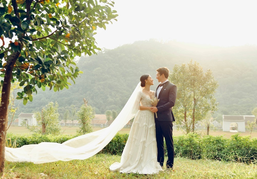 Khi ấy, Jack ấn tượng và lên kế hoạch chinh phục cô. Họ tìm hiểu, phát triển tình cảm và quyết định tiến tới hôn nhân sau 2 năm bên nhau.