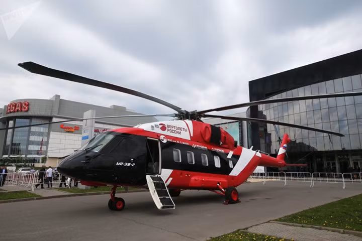 Mẫu trực thăng vận tải và chở khách Mi-38-2 được trưng bày tại triển lãm HeliRussia 2017 ở Moscow.