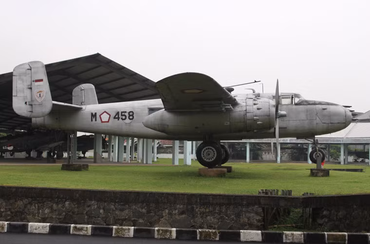 Trong ảnh là một chiếc B-25 ở Bảo tàng Không quân Indonesia, nó mang được khoảng 1,3 tấn bom. Nguồn ảnh: wikipedia