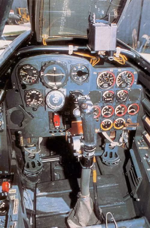 Buồng lái "thô sơ" thời bấy giờ của Me 262. Nguồn ảnh: WHO