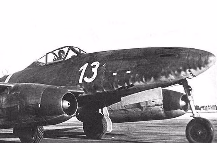 Mặc dù không thể giúp phát xít Đức lấy được chiến thắng, thế nhưng Me 262 lại được coi là dấu mốc đặc biệt quan trọng trong lịch sử hàng không thế giới. Nó được coi là đã mở ra kỷ nguyên của máy bay chiến đấu phản lực. Nguồn ảnh: WHO