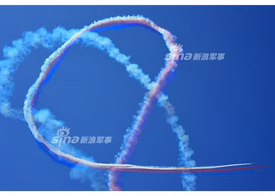 …“Cuộc thi có tầm quan trọng đặc biệt trong việc đào tạo các cán bộ chỉ huy cho một trận chiến sử dụng hàng trăm máy bay phá hủy bất kỳ mục tiêu nào, gồm cả tàu sân bay của đối phương", tờ Rodong Sinmun trích dẫn lời của Tư lệnh Không quân Triều Tiên - Đại tướng Kim Kwang-hyok. Nguồn ảnh: Sina