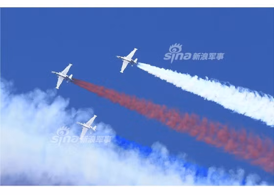 Theo tờ Rodong Sinmun thì cuộc tập trận này được tiến hành trong khuôn khổ "cuộc thi bay chiến đấu" dưới sự giám sát chỉ đạo của nhà lãnh đạo Kim Jong-un. Đáng chú ý, thông tin này được Rodong Sinmun công bố ngay sau khi Hải quân Mỹ tiến hành tập trận chung với Lực lượng Phòng vệ Nhật Bản trên biển Nhật Bản và nhóm tàu sân bay thứ 3 của Mỹ tiến vào châu Á-Thái Bình Dương. Nguồn ảnh: Sina