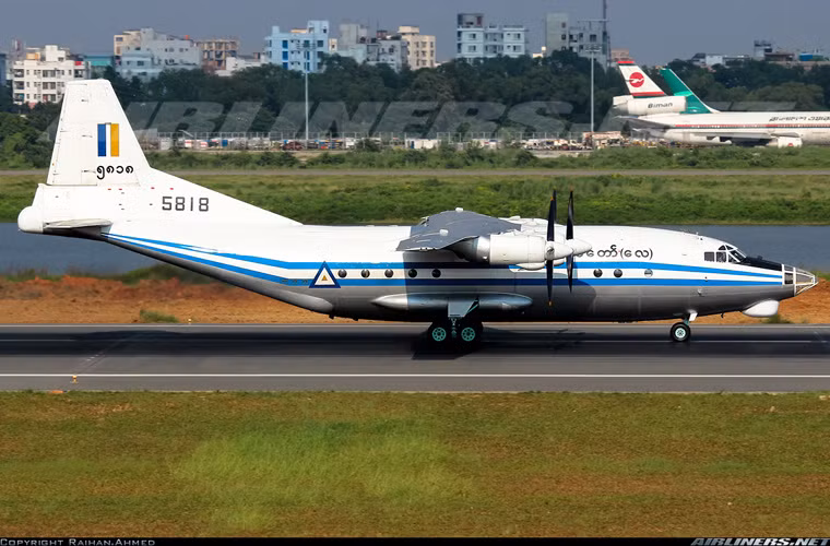 Dẫu vậy, thật bất ngờ là khi lục lại lịch sử hoạt động kể từ năm 1981 của máy bay vận tải Y-8 ở Trung Quốc và trên khắp thế giời thì hóa ra dòng máy bay này cực kỳ an toàn. Suốt 36 năm, chỉ xảy ra đúng 2 vụ tai nạn (tính cả vụ mới đây của Myanmar) liên quan tới Y-8. Đây thực sự là tỉ lệ an toàn rất cao với Thiểm Tây Y-8. Nguồn ảnh: Airlines.net