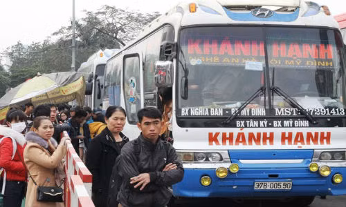 Nhiều nhà xe đã trở lại phục vụ hành khách. Ảnh: Văn Chương.