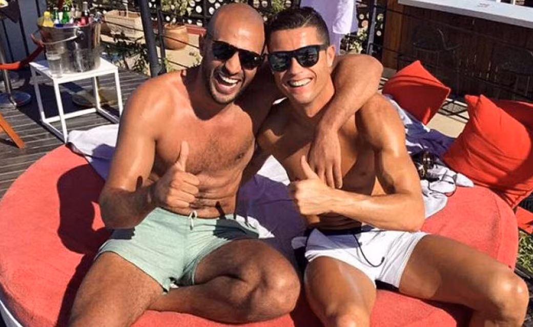 Cristiano Ronaldo tinh cuoi vo de phu nhan chuyen chi thich ban trai-Hinh-2