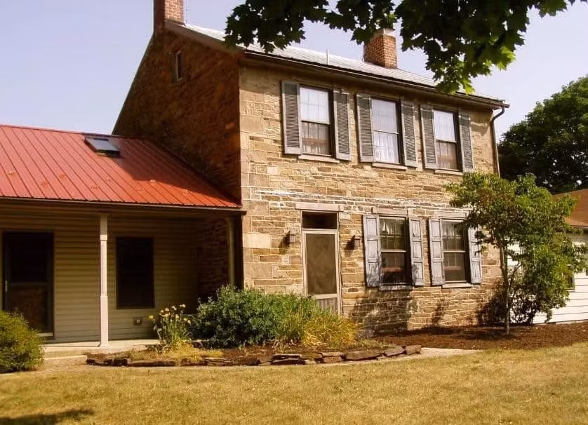 Gettysburg là một trong những nơi ma ám khét tiếng nhất nước Mỹ. Đây là chiến trường đẫm máu trong Cuộc Nội chiến Mỹ. Nhiều du khách ghé thăm chiến trường năm xưa và chứng kiến không ít hiện tượng ma quái.