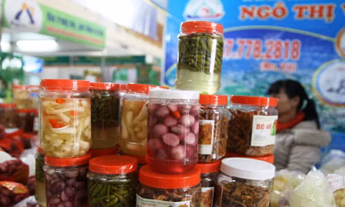 Hang dat tien yeu the, do que hut khach o hoi cho Tet