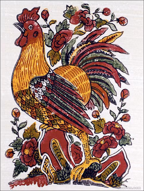 Đối với những gia đình bình thường, treo tranh gà trên tường có ý nghĩa cầu may mắn, bình an cho các thành viên.