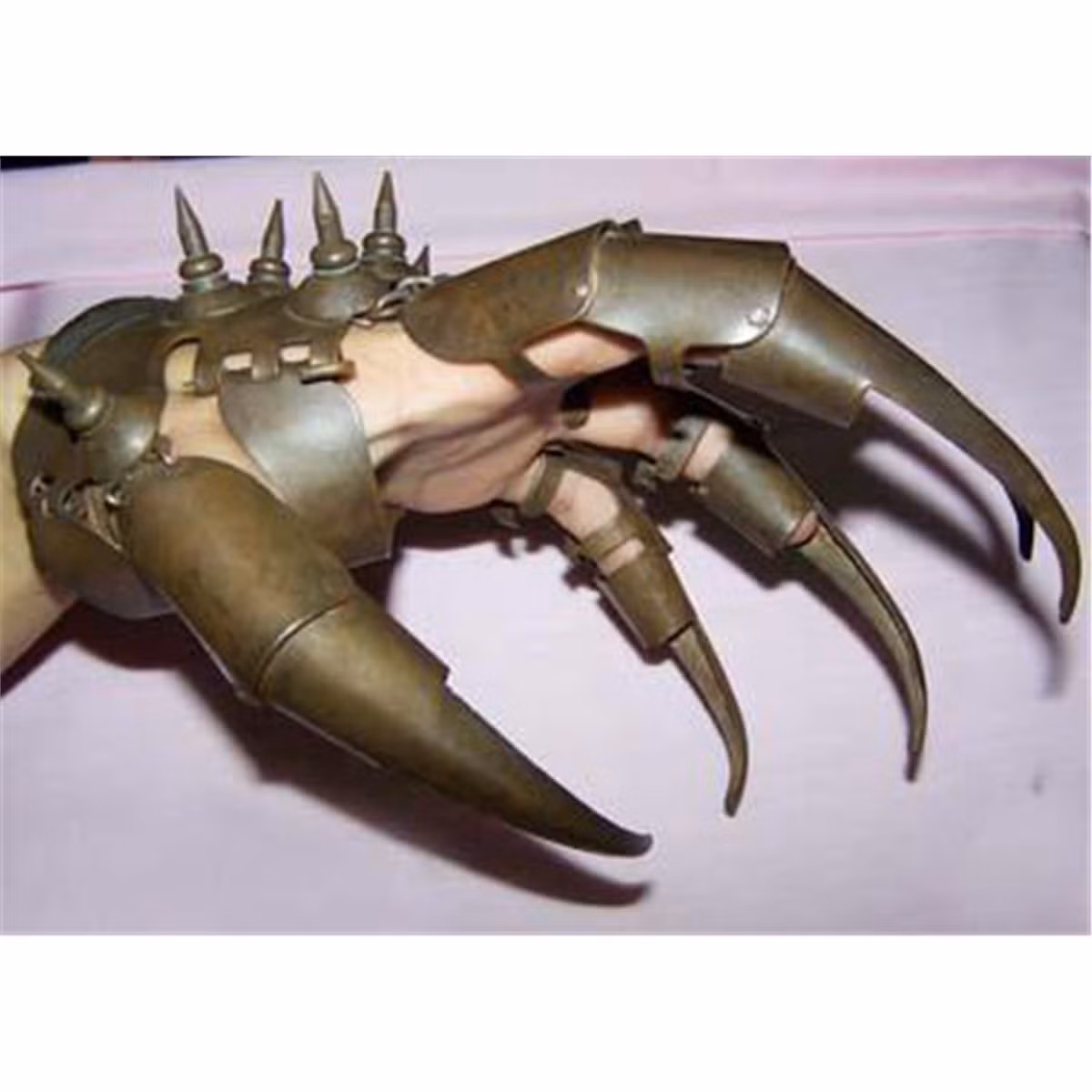 Một ưu điểm khác của Neko - te là nó khá gọn nhẹ nên rất tiện dụng để các Ninja mang theo bên mình.