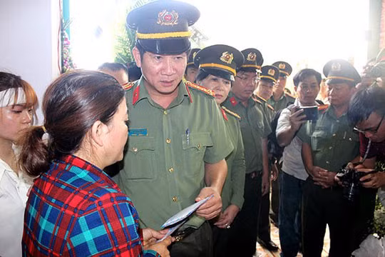 Tháng 1/2014, lại xảy ra vụ việc Thượng sĩ Vũ Thanh Bảo, công tác tại Công an huyện Cẩm Mỹ đi bắt sòng bạc trong một tiệc cưới ở trên địa bàn đã nổ súng khiến một người dân thiệt mạng. Vụ án được khép lại với lý do súng bị "cướp cò" (Ảnh: Báo Đồng Nai).