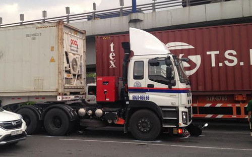 Hoang hon nguoi phu nu thoat chet trong gam container