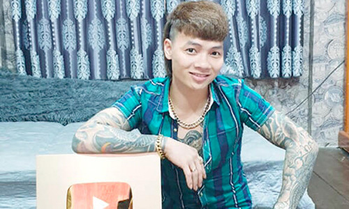 Trên thực tế, Khá là đối tượng vi phạm pháp luật, không có công việc làm ổn định, đánh bạc và tổ chức đánh bạc. 